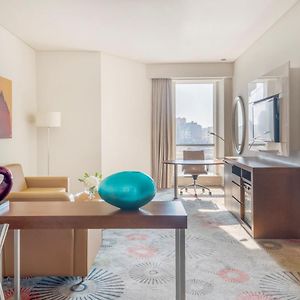 Diplomatic King Suite